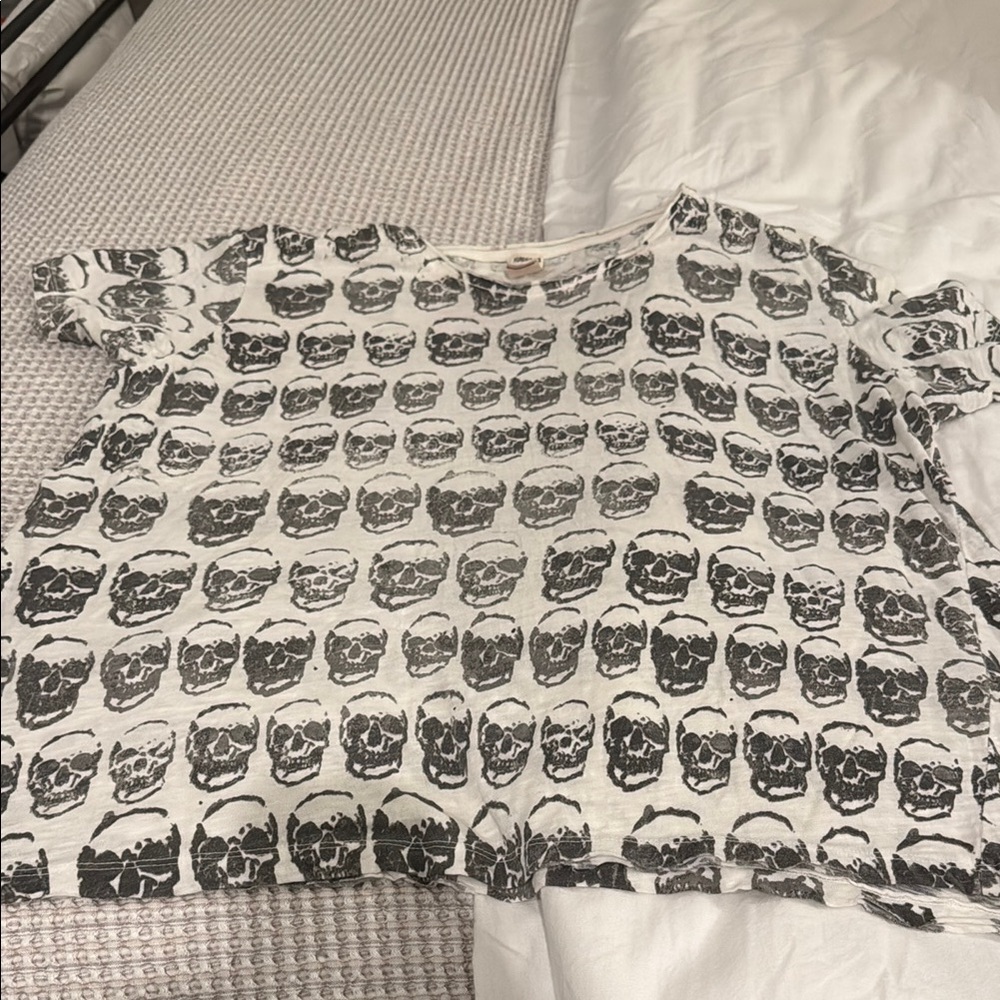 Magnolia Pearl Love Skulls Tee